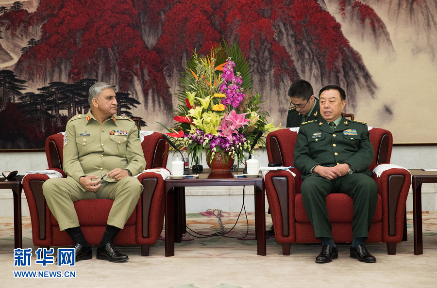 3月16日，中央軍委副主席范長龍會見來訪的巴基斯坦陸軍參謀長巴杰瓦。   新華社記者琚振華攝