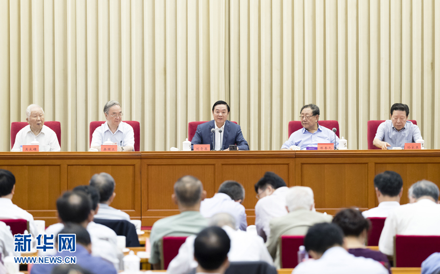 9月8日，中共中央政治局委員、中央書記處書記、中宣部部長劉奇葆在北京出席中國大百科全書第三版總編輯委員會成立大會并講話。 新華社記者丁海濤 攝