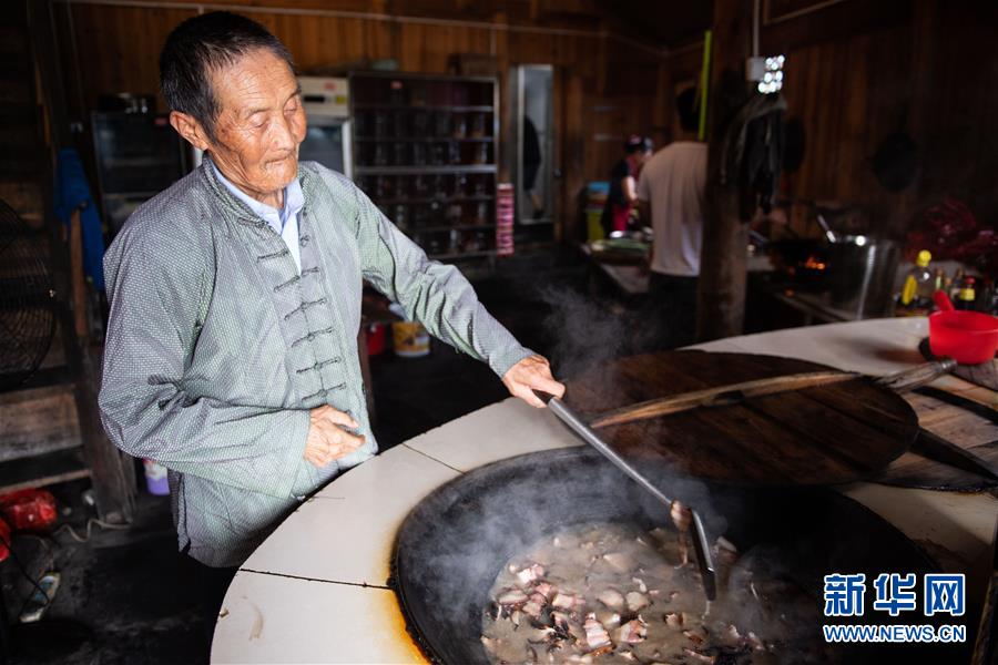 （新華全媒頭條·走向我們的小康生活·圖文互動(dòng)）（8）那山，那人，那苗寨——十八洞村三代人的奮斗史