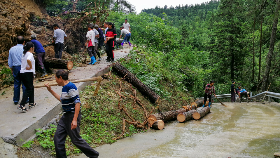 重慶黔江：洪災(zāi)過后積極開展自救