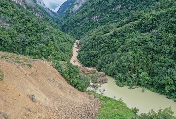 重慶武隆山體滑坡形成堰塞湖