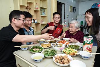 “國際家庭日”志愿者溫暖空巢老人